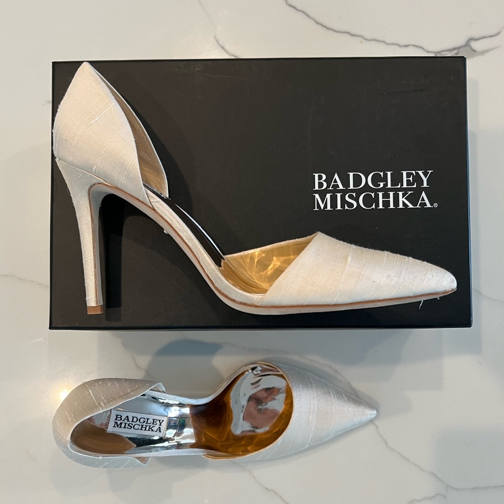 Badgley Mischka Lola Ivory Silk heels. Never worn.